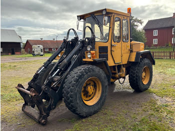 Máy xúc lật bánh lốp VOLVO