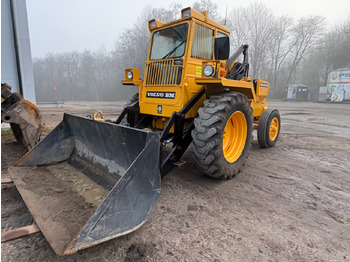 Máy xúc lật bánh lốp VOLVO