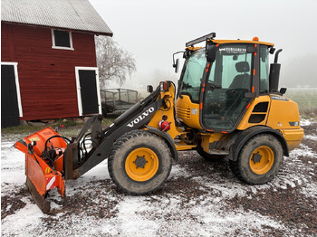 Máy xúc lật bánh lốp VOLVO L25F