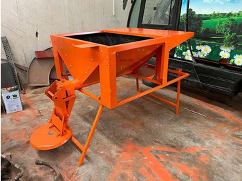 Máy dàn trải cát/ Muối