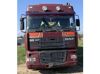 Xe đầu kéo DAF XF 95