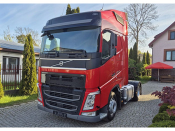 Xe đầu kéo VOLVO FH