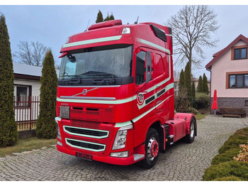 Xe đầu kéo VOLVO FH