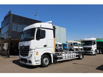 Xe tải khung gầm MERCEDES-BENZ Actros 1845