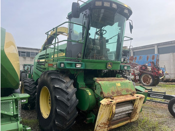 Máy gặt đập thức ăn gia súc JOHN DEERE 7700