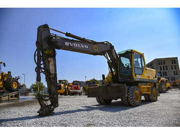 Máy xúc bánh lốp VOLVO EW180