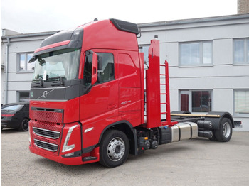 Xe tải chuyên chở tự động VOLVO FH13