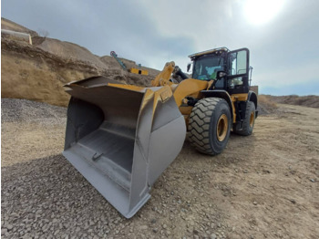 Máy xúc lật bánh lốp CATERPILLAR 966M