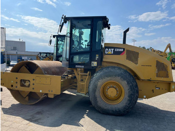 Máy đầm CATERPILLAR