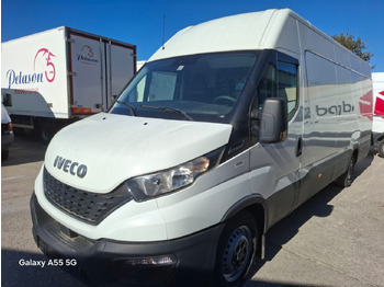 Xe van chở khách IVECO Daily 35s16