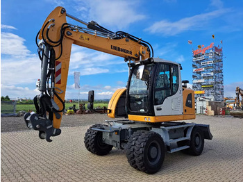 Máy xúc bánh lốp LIEBHERR A 916