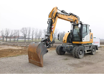 Máy xúc bánh lốp LIEBHERR A 916