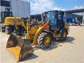 Máy xúc lật bánh lốp CATERPILLAR 906