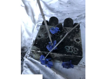 Van thủy lực JCB