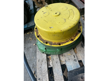 Ngõng moay ơ JOHN DEERE