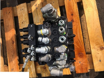 Van thủy lực MANITOU