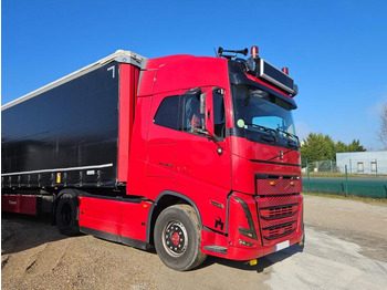 Xe đầu kéo VOLVO FH 460