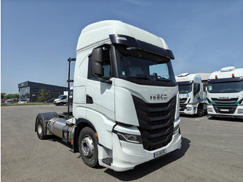 Xe đầu kéo IVECO Stralis 440