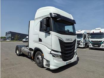 Xe đầu kéo IVECO Stralis 440