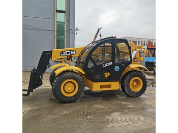 Xe nhấc hình viễn vọng kính JCB