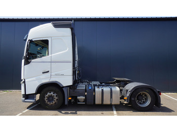 Xe đầu kéo VOLVO FH 420