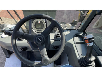 Máy xúc lật bánh lốp mới Kramer 5040: hình 2