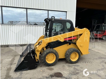 Máy xúc lật đa năng CATERPILLAR