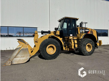 Máy xúc lật bánh lốp CATERPILLAR 966M