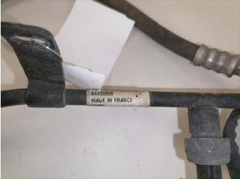 Cấp nhiệt/ Thông gió cho Xe tải Volvo A/C pipe 84180959: hình 5 Cấp nhiệt/ Thông gió cho Xe tải Volvo A/C pipe 84180959: hình 5