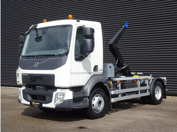 Xe tải nâng móc VOLVO FL 240