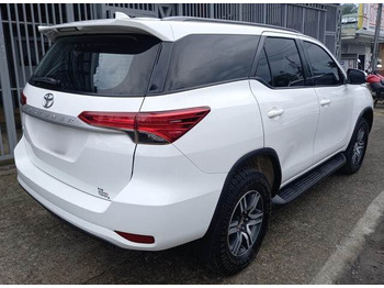 Xe hơi Toyota Fortuner: hình 3