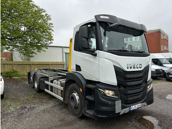 Xe tải nâng móc IVECO X-WAY