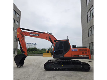 Máy xúc DOOSAN DX225