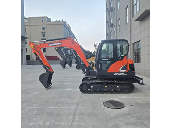 Máy xúc mini DOOSAN DX60
