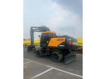 Máy xúc bánh lốp HYUNDAI R210