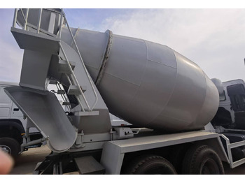 Xe trộn bê tông Sinotruk HOWO 371 Concrete mixer truck: hình 3 Xe trộn bê tông Sinotruk HOWO 371 Concrete mixer truck: hình 3