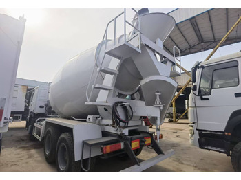 Xe trộn bê tông Sinotruk HOWO 371 Concrete mixer truck: hình 5 Xe trộn bê tông Sinotruk HOWO 371 Concrete mixer truck: hình 5