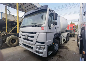 Xe trộn bê tông Sinotruk HOWO 371 Concrete mixer truck: hình 2 Xe trộn bê tông Sinotruk HOWO 371 Concrete mixer truck: hình 2