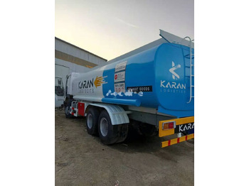 Xe bồn để vận chuyển nhiên liệu Sinotruk HOWO 6*4 Fuel Tank Truck: hình 2