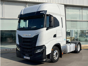 Xe đầu kéo IVECO