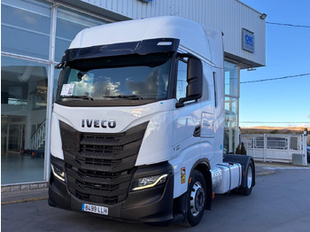 Xe đầu kéo IVECO