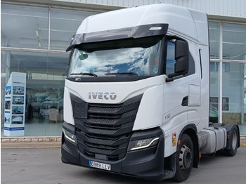 Xe đầu kéo IVECO