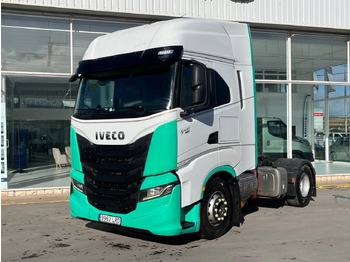 Xe đầu kéo IVECO