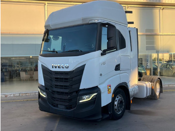 Xe đầu kéo IVECO