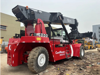 Xe tiếp cận xếp chồng KALMAR