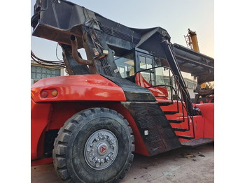 Xe tiếp cận xếp chồng