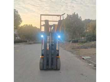Xe nâng diesel TCM FD 30 THREE FRAME STAGES: hình 5