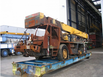 Cẩu bánh lốp TEREX