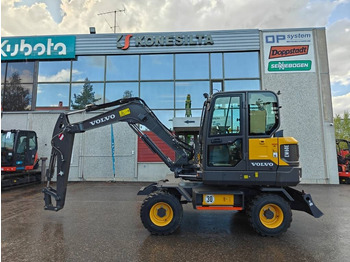 Máy xúc bánh lốp VOLVO EW60E