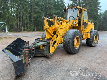 Máy xúc lật bánh lốp VOLVO